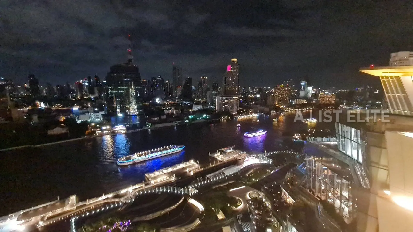 MAGNILIAS WATERFRONT RESIDENCES