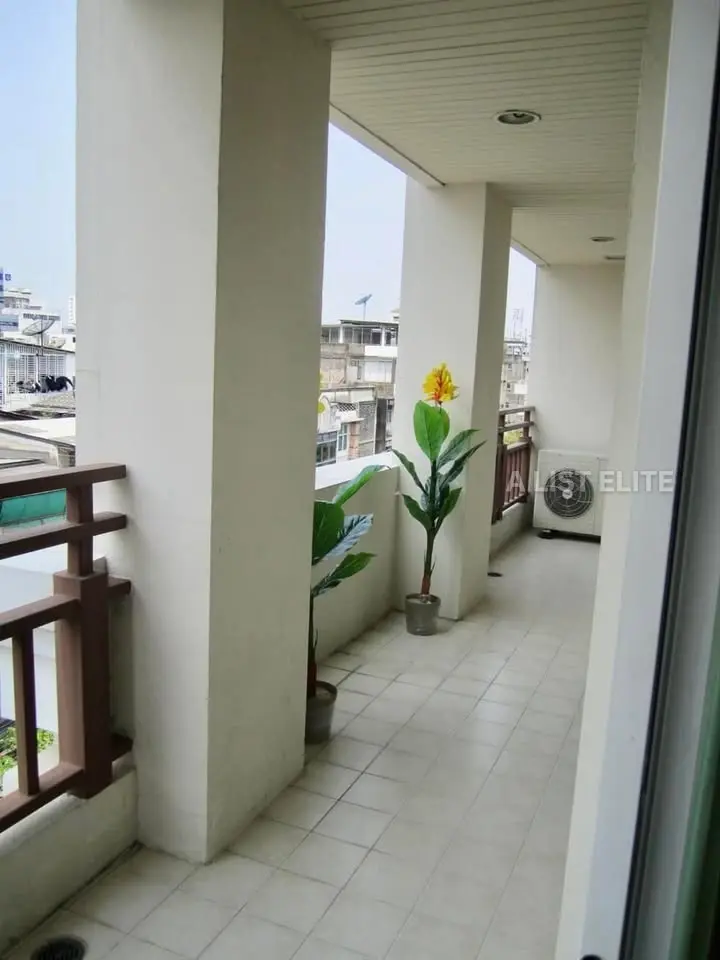 Pabhada Silom