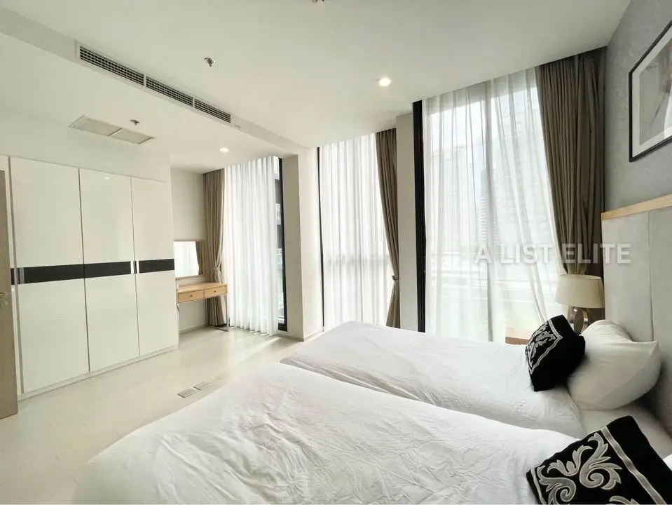 NOBLE PLOENCHIT