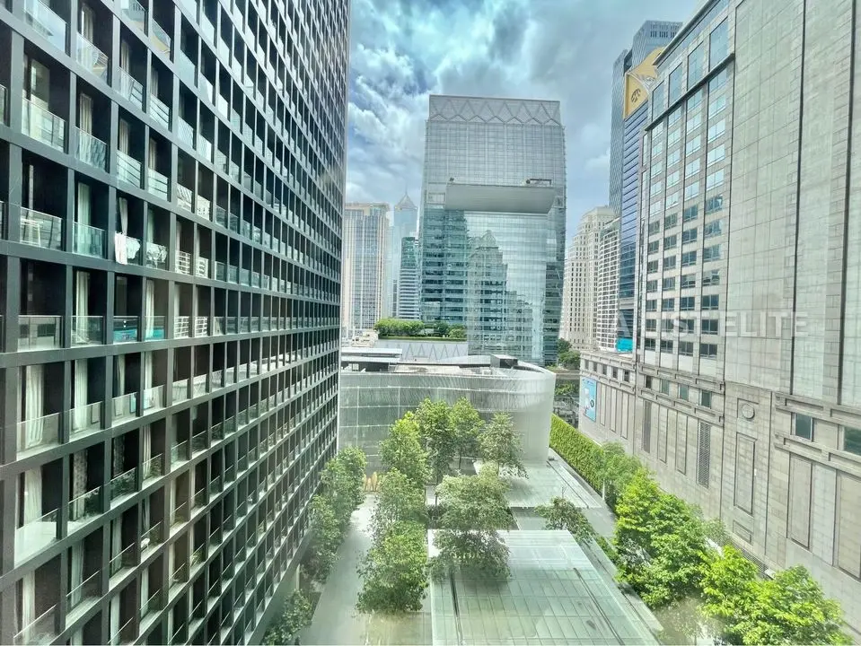 NOBLE PLOENCHIT