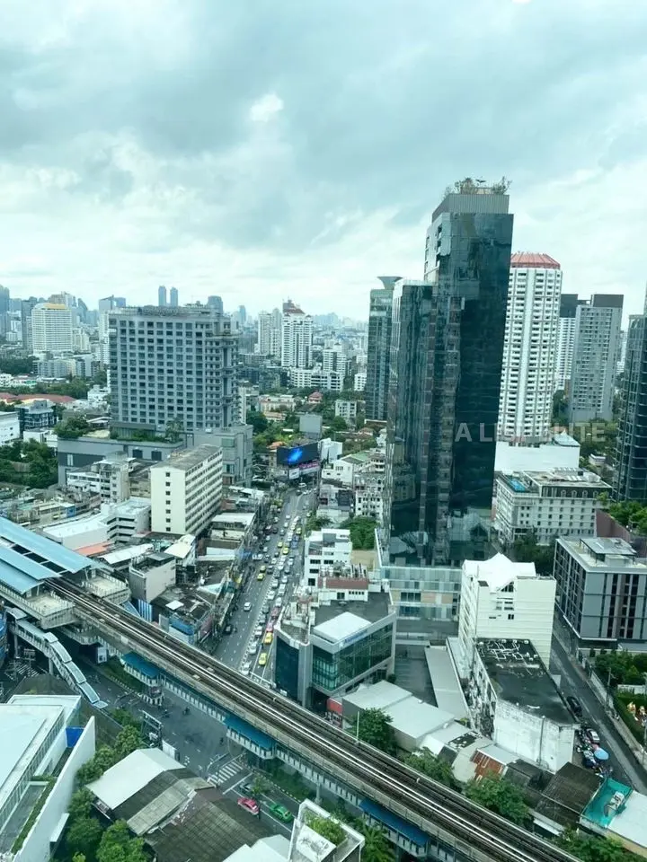 SIRI À SUKHUMVIT