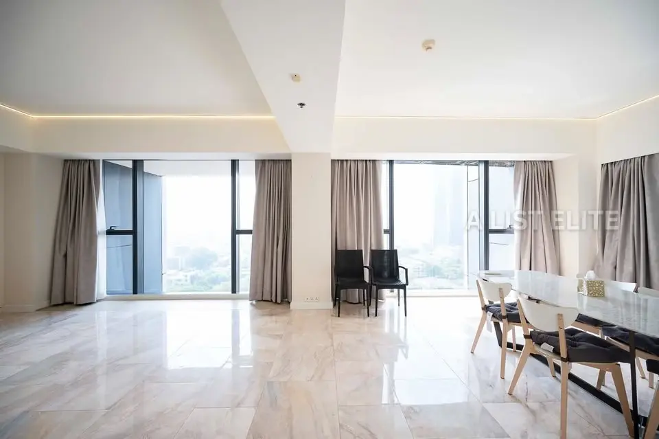 THE MET CONDOMINIUM