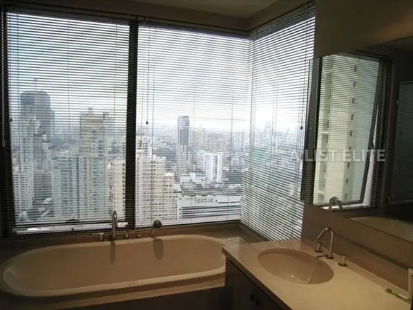 L'Emporio Place