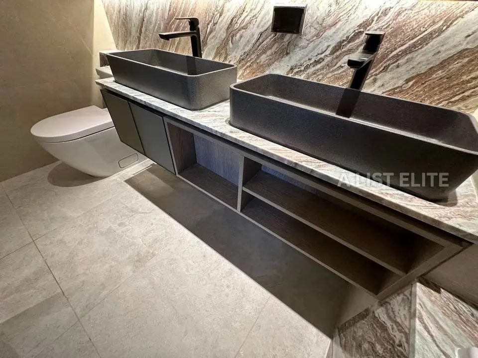 KALM PENTHOUSE ARI