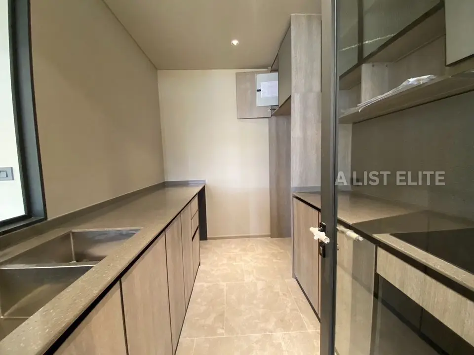 KALM PENTHOUSE ARI