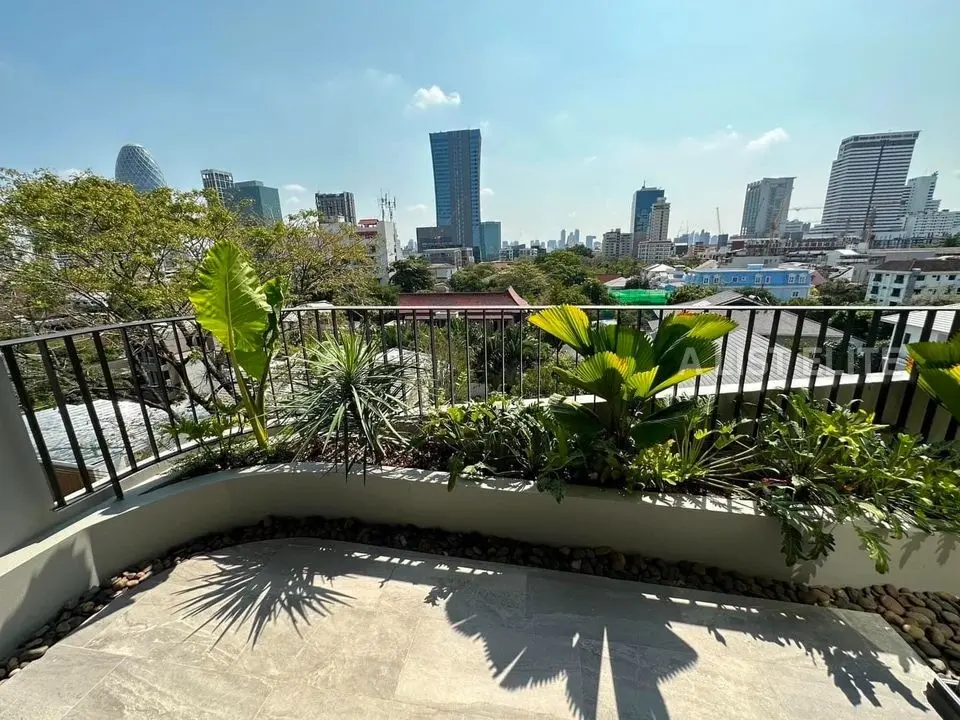 KALM PENTHOUSE ARI