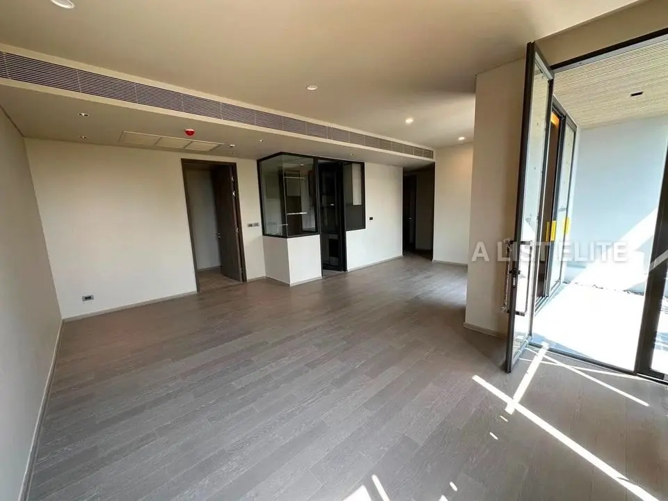 KALM PENTHOUSE ARI