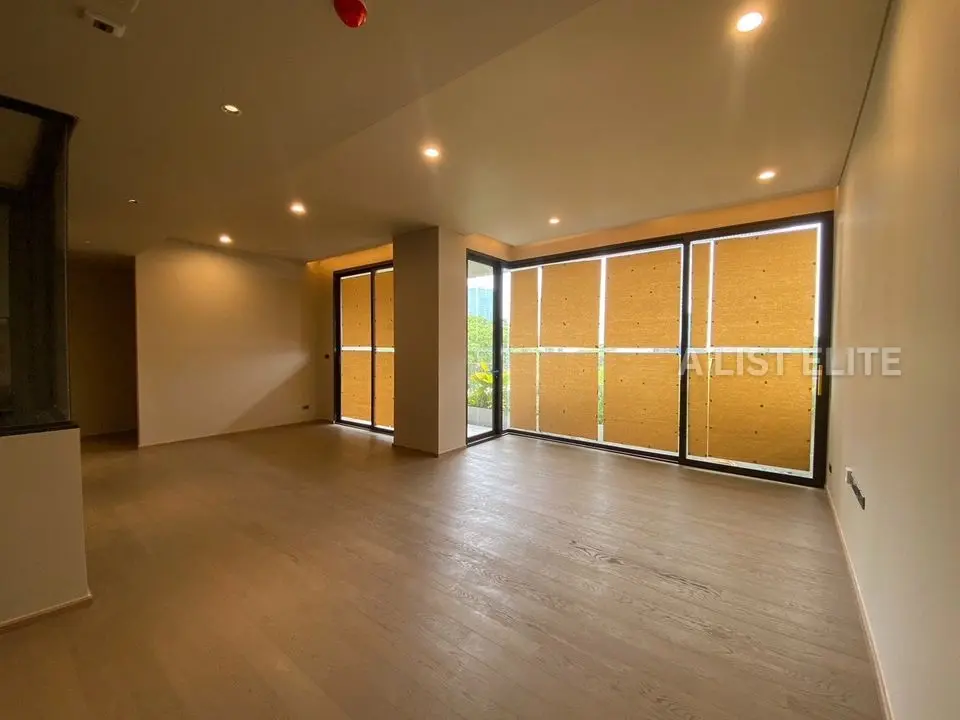 KALM PENTHOUSE ARI