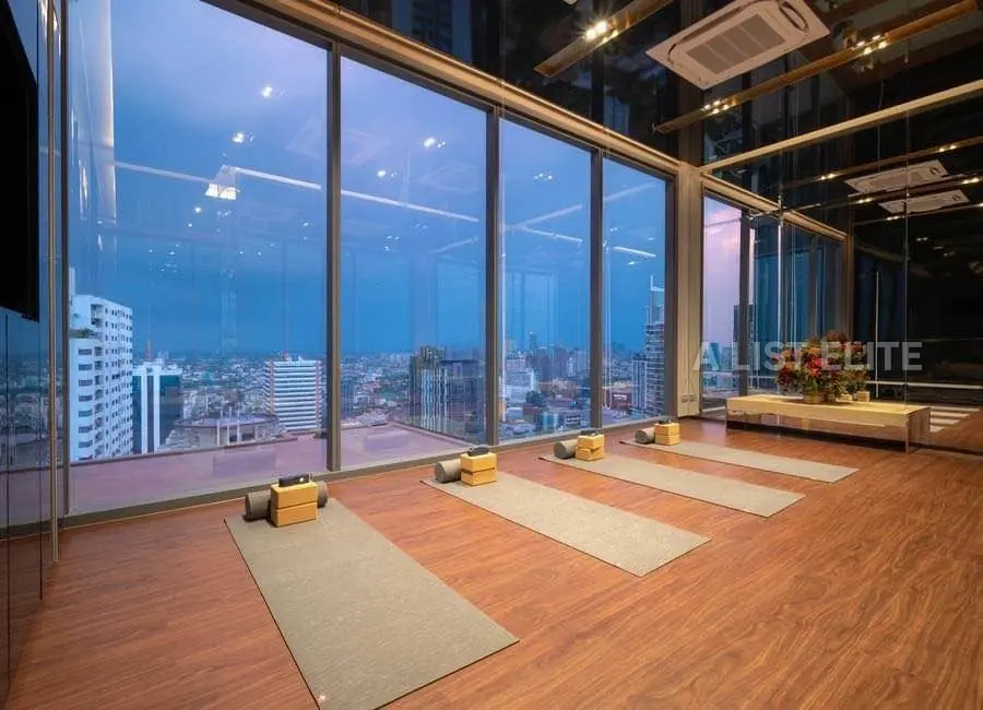 LAVIQ SUKHUMVIT 57