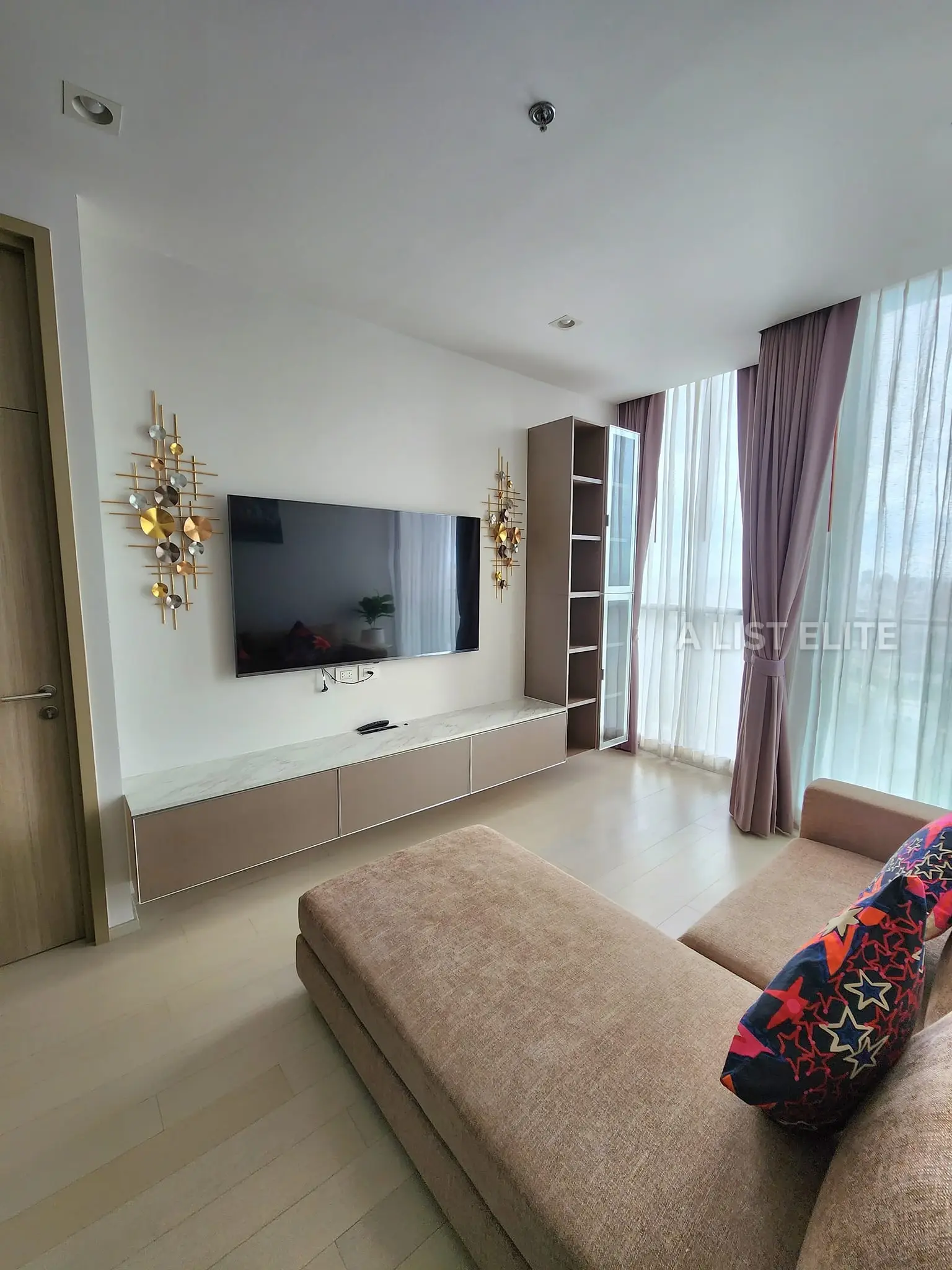 185 Rajadamri