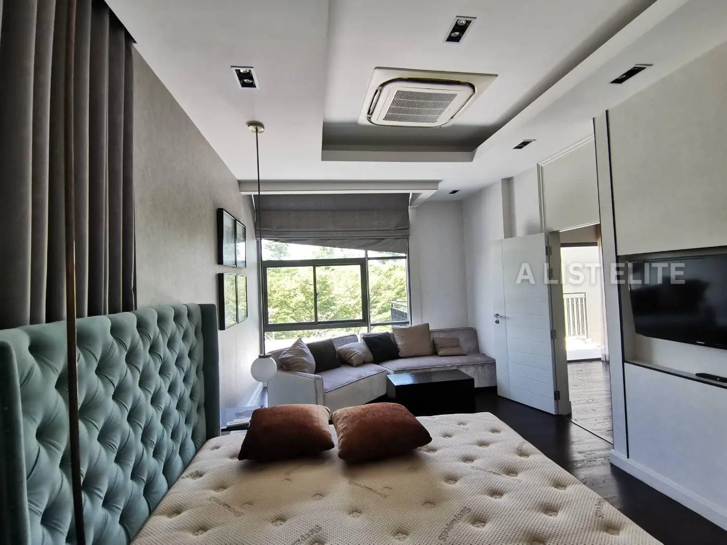 THE GENTRY SUKHUMVIT TYPE MANHATTAN