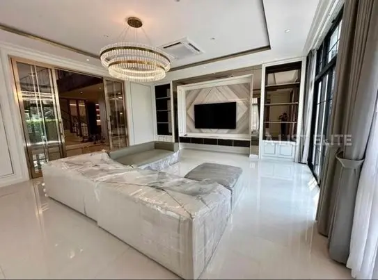 THE PALAZZO PINKLAO