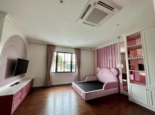 THE PALAZZO PINKLAO