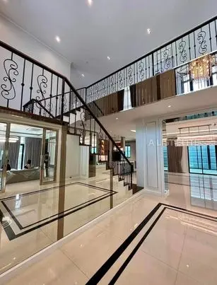 THE PALAZZO PINKLAO