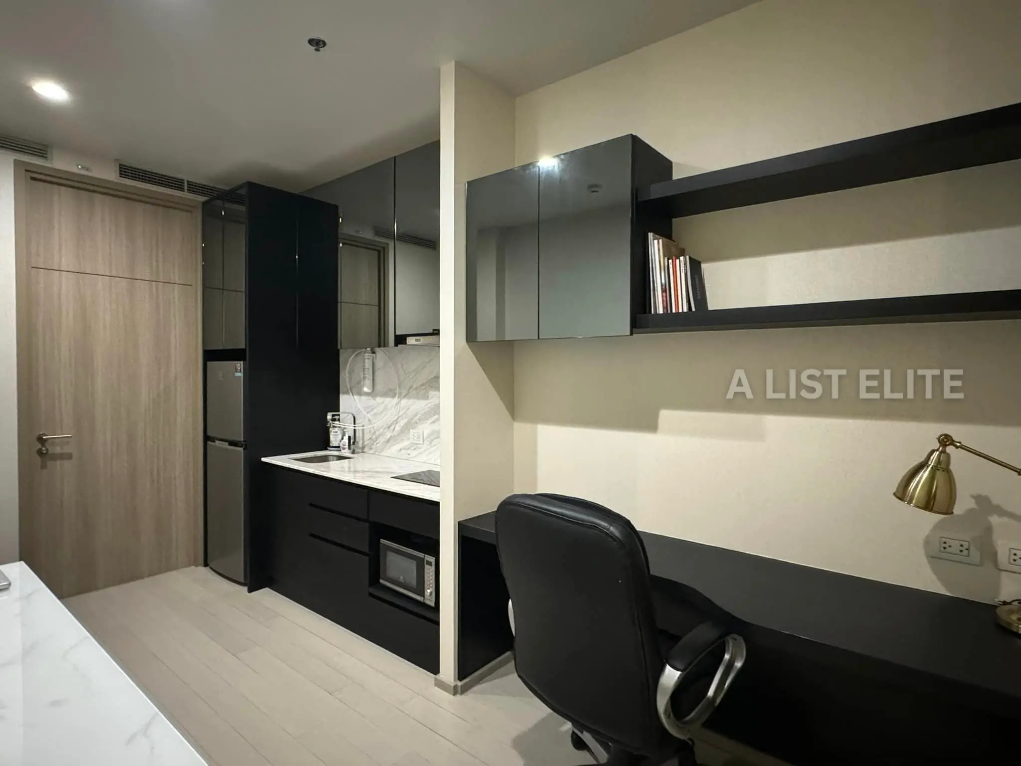 NOBLE PLOENCHIT
