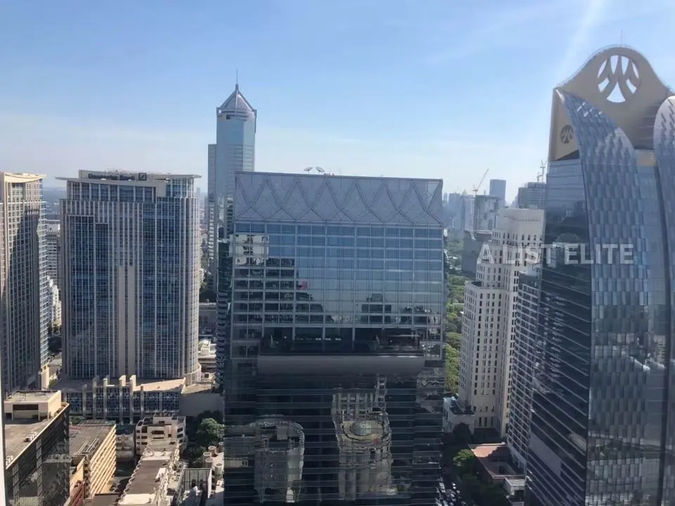 NOBLE PLOENCHIT
