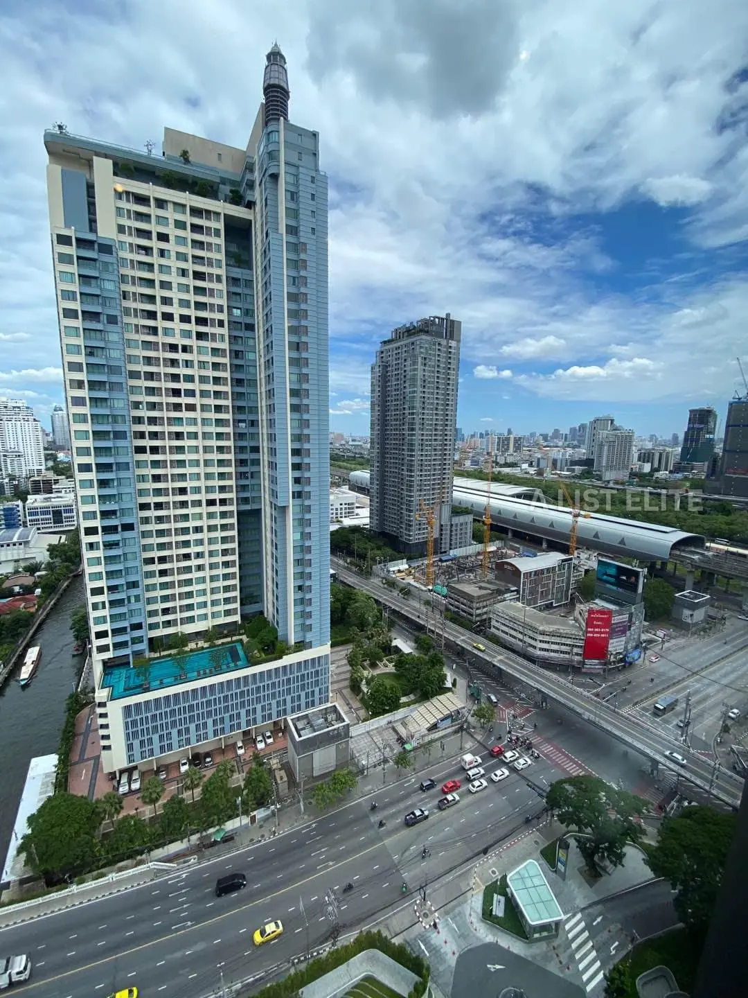THE ESSE au SINGHA COMPLEX