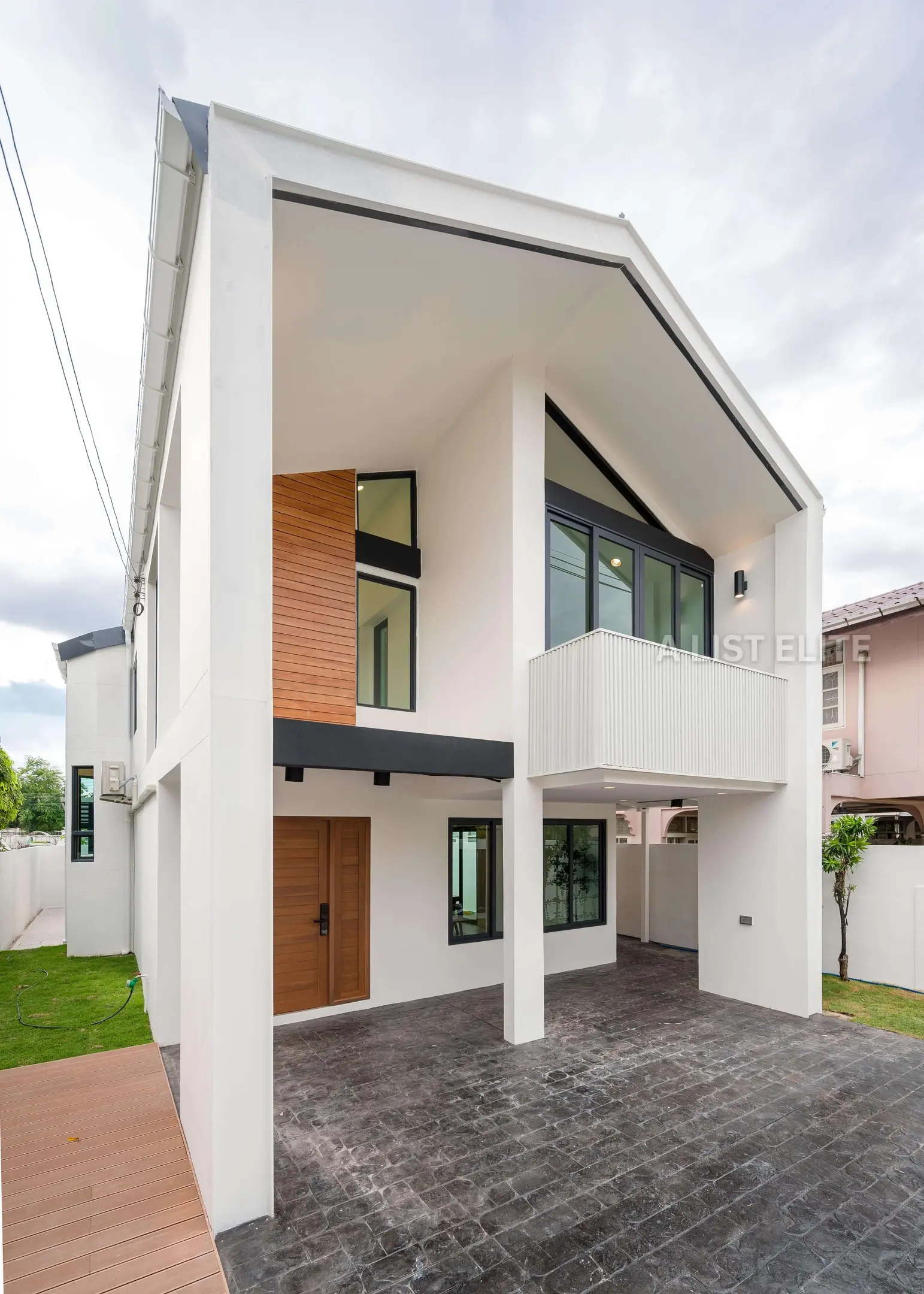 Maison à 2 étages à vendre