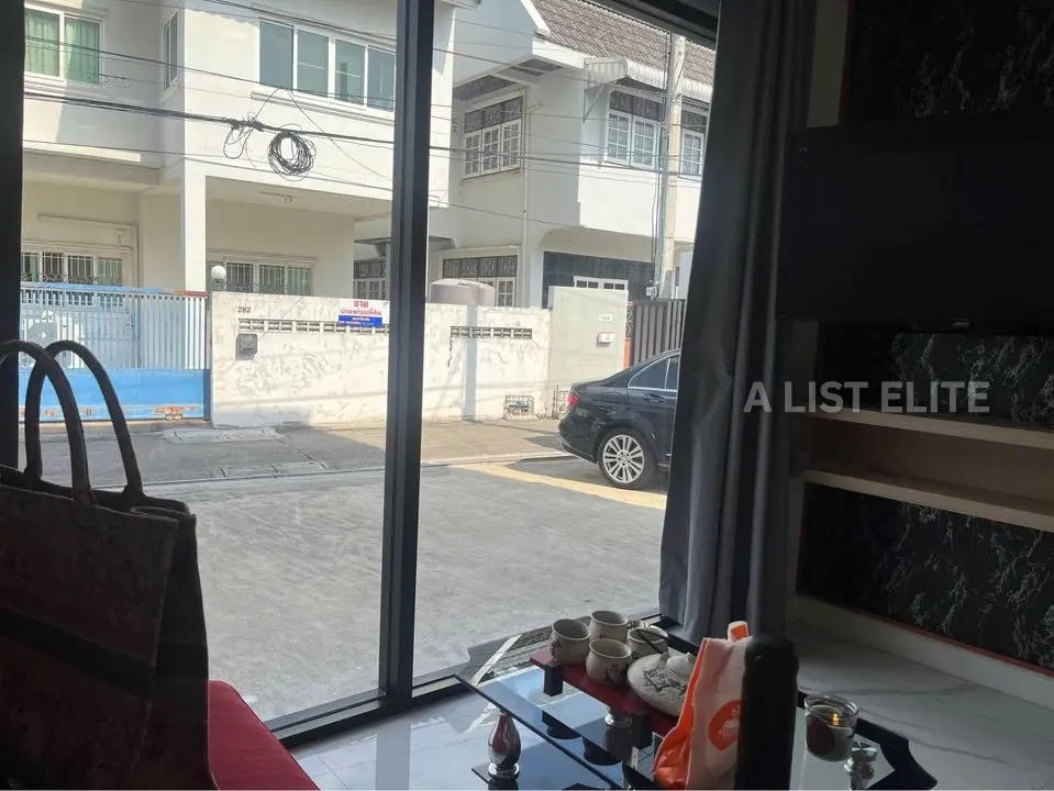 PREMIER HOME OFFICE @SUKHUMVIT65