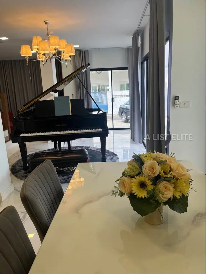 PREMIER HOME OFFICE @SUKHUMVIT65