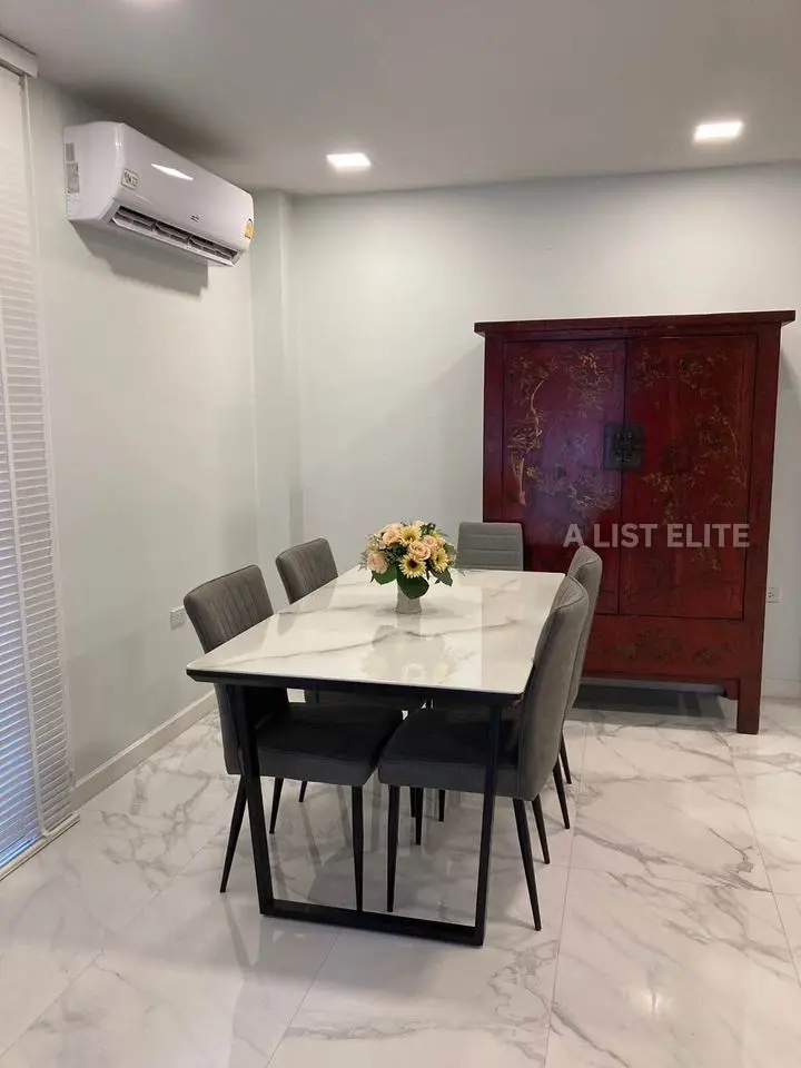 PREMIER HOME OFFICE @SUKHUMVIT65