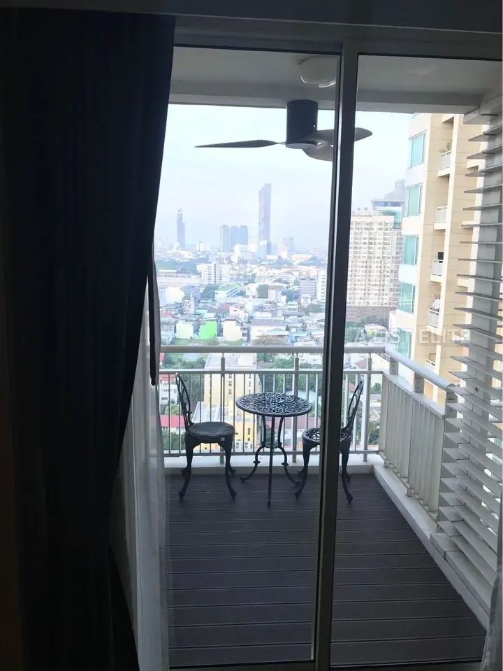 Le Empire Place