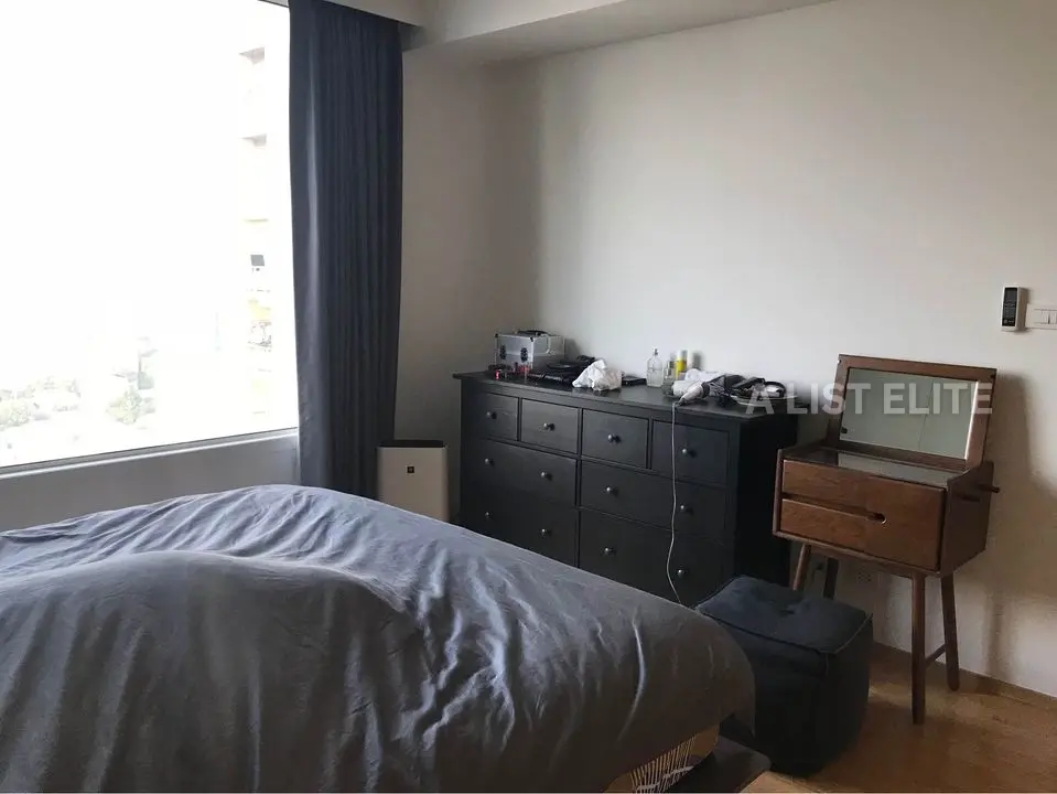Le Empire Place