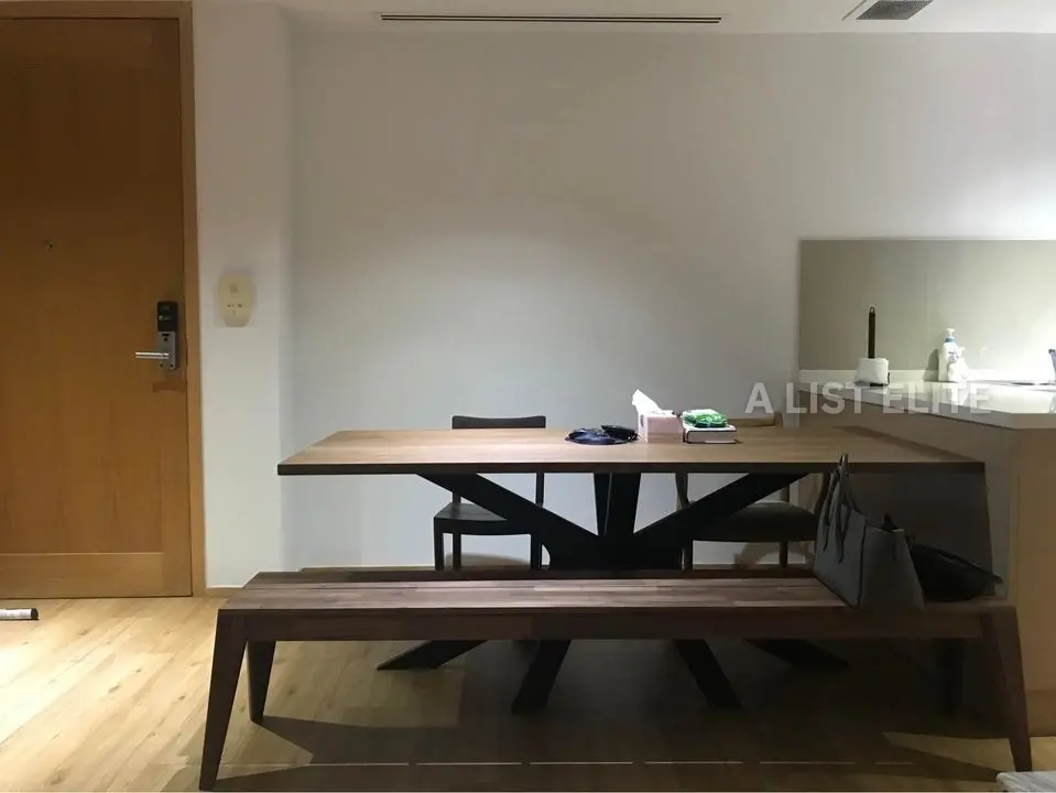 Le Empire Place