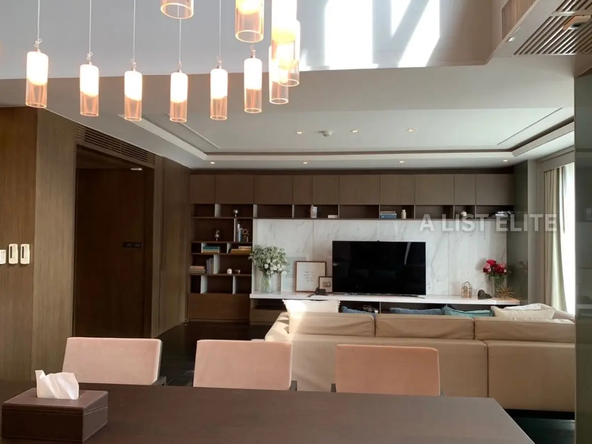 The Crest Sukhumvit 24