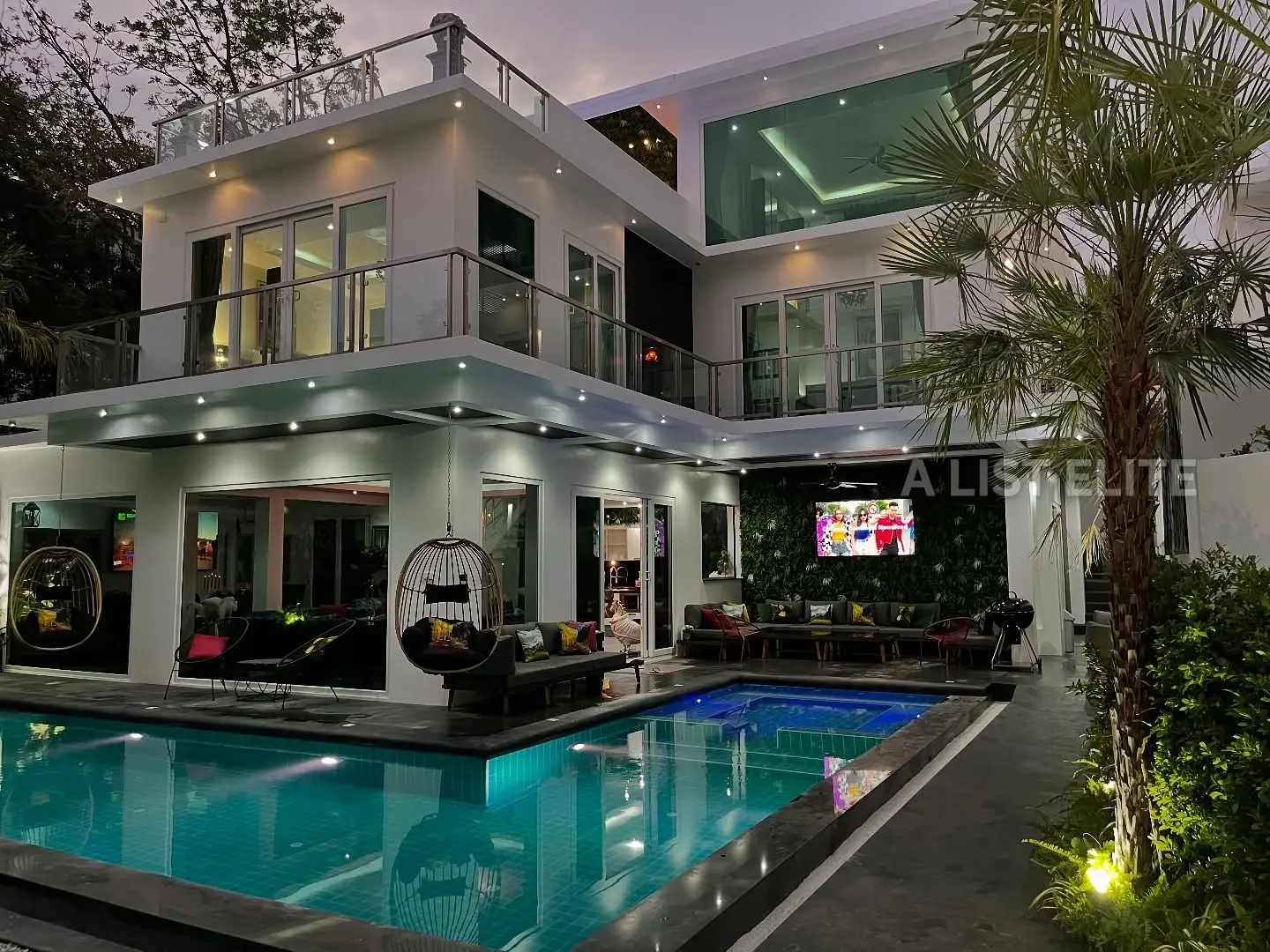 Palm Oasis Village 