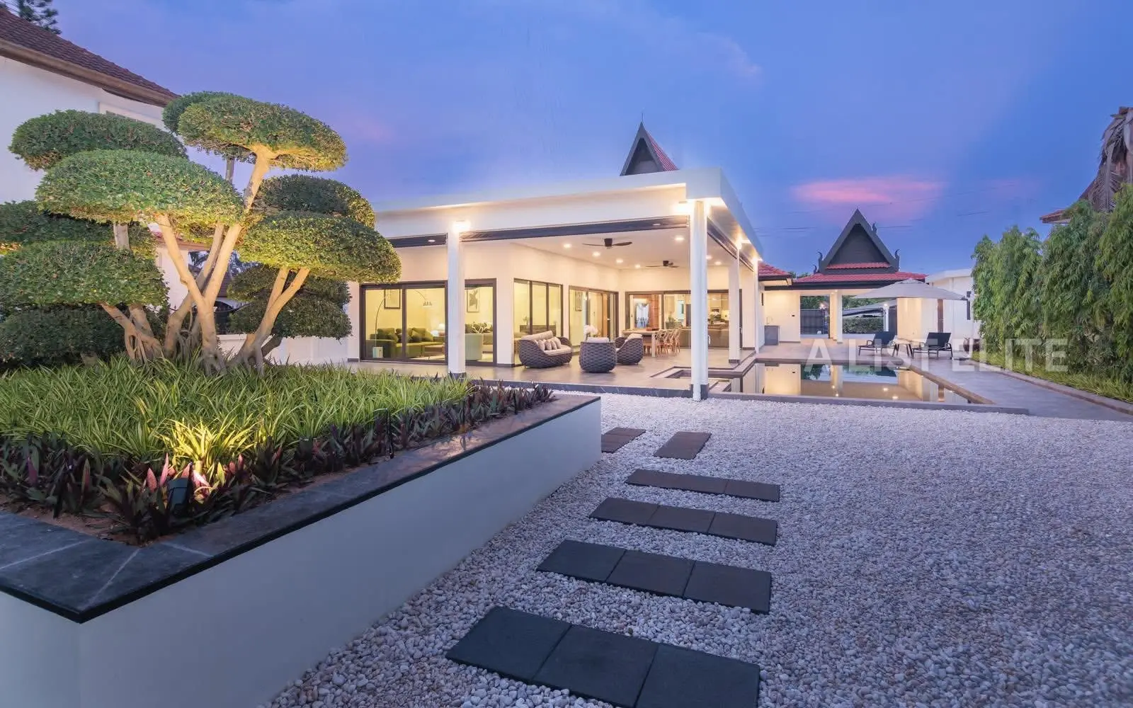 พูลวิลล่าหรู มาบประชัน – Horseshoe Point