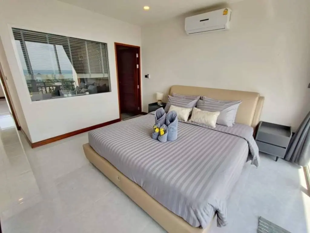 
    4 bed Townhouse with Panoramic Ocean Views in Choengmon
  