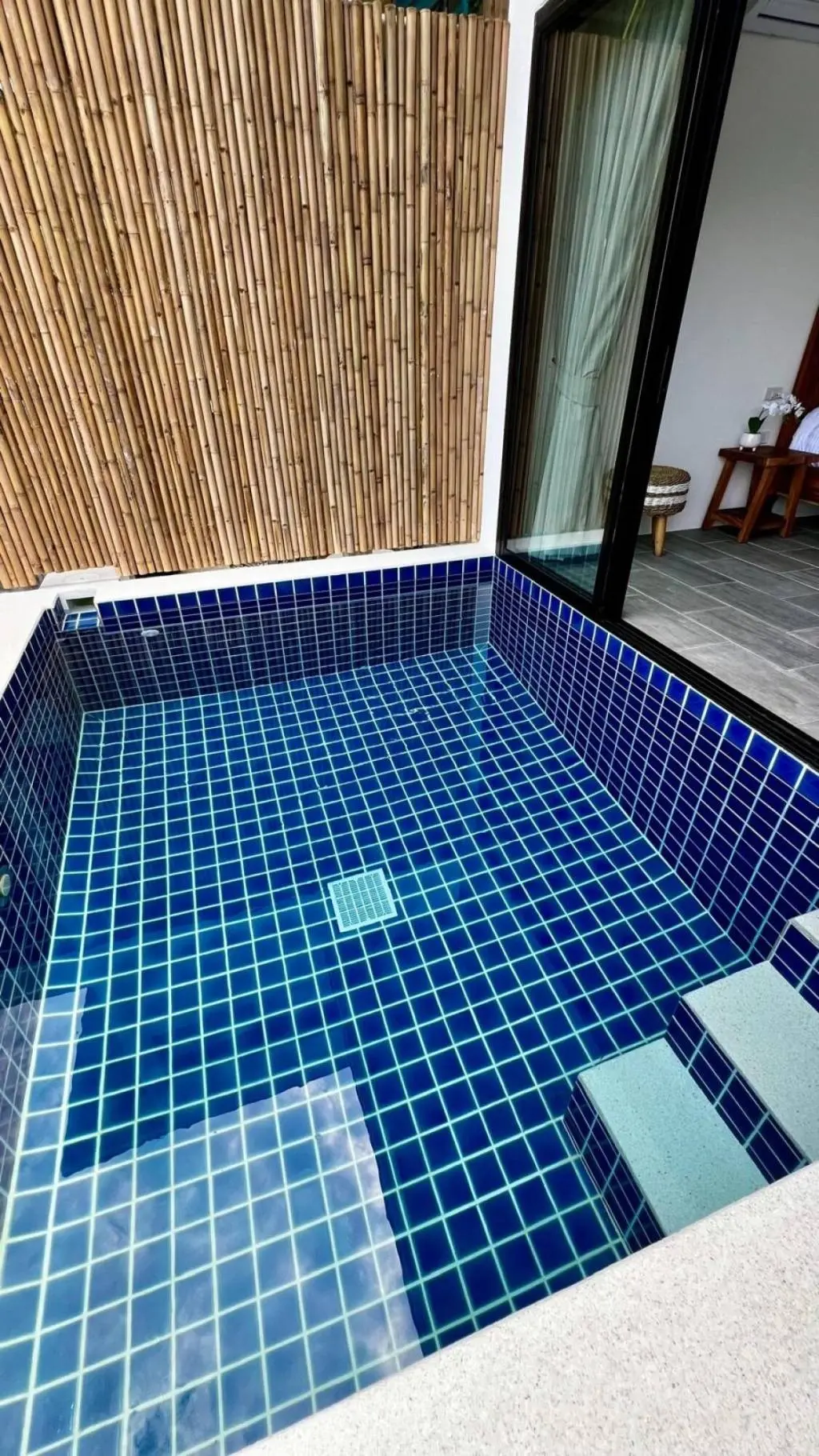 
    Affordable 2-Bedroom Condo with Ocean View in Lamai
  