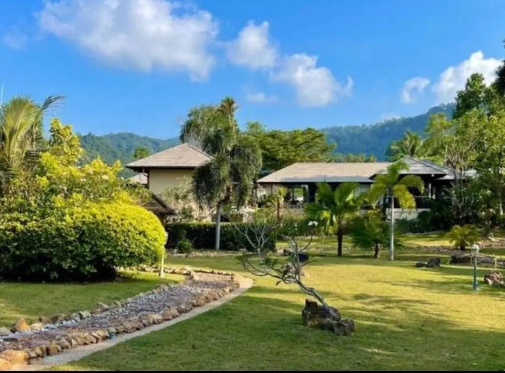 
    Luxurious 5-Bedroom Villa in Maenam, Ko Samui
  