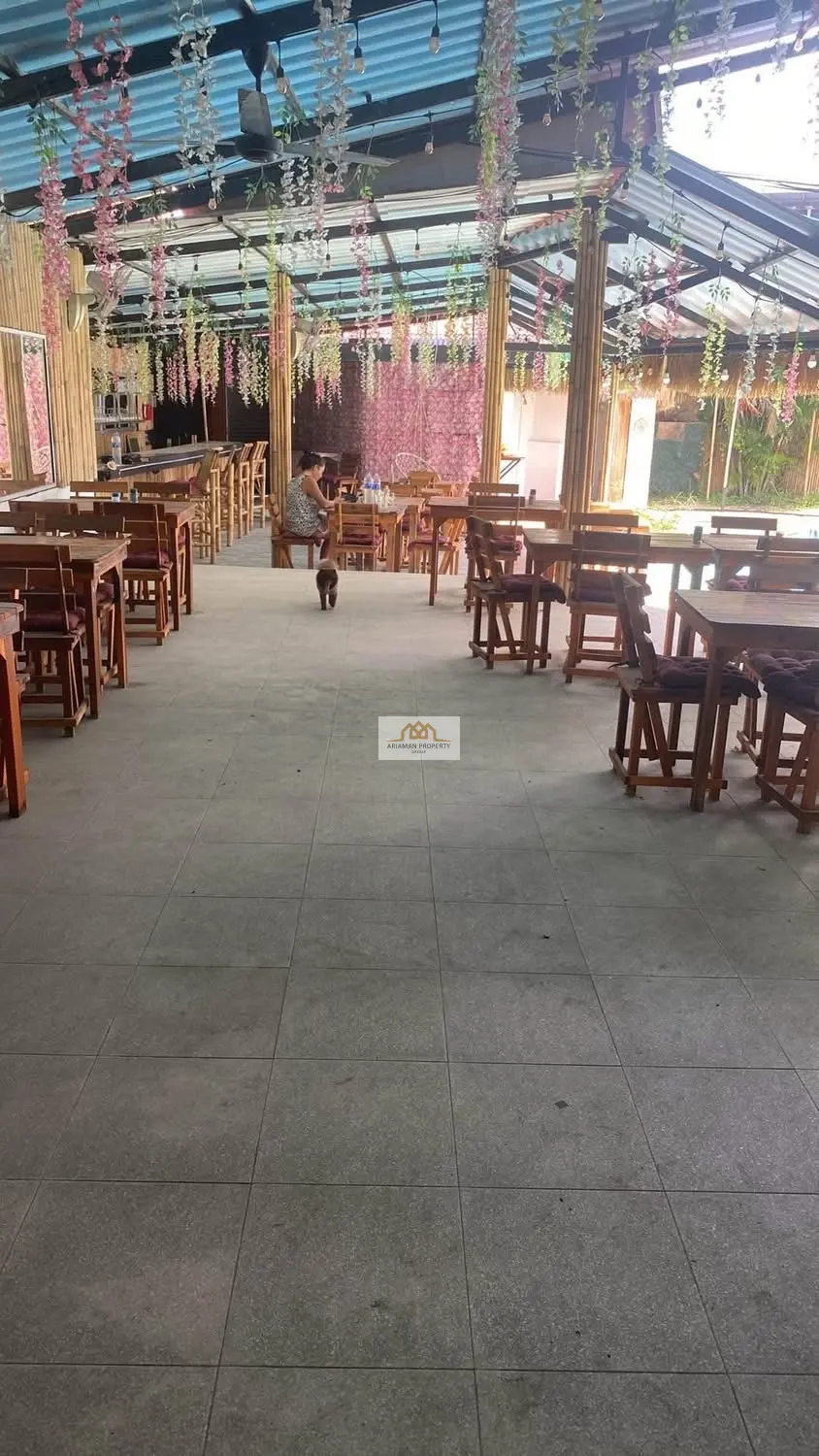 Italian Restaurant with 1 bed house with Large Pool, Covered Patio & Tropical Vibes In Bangrak 