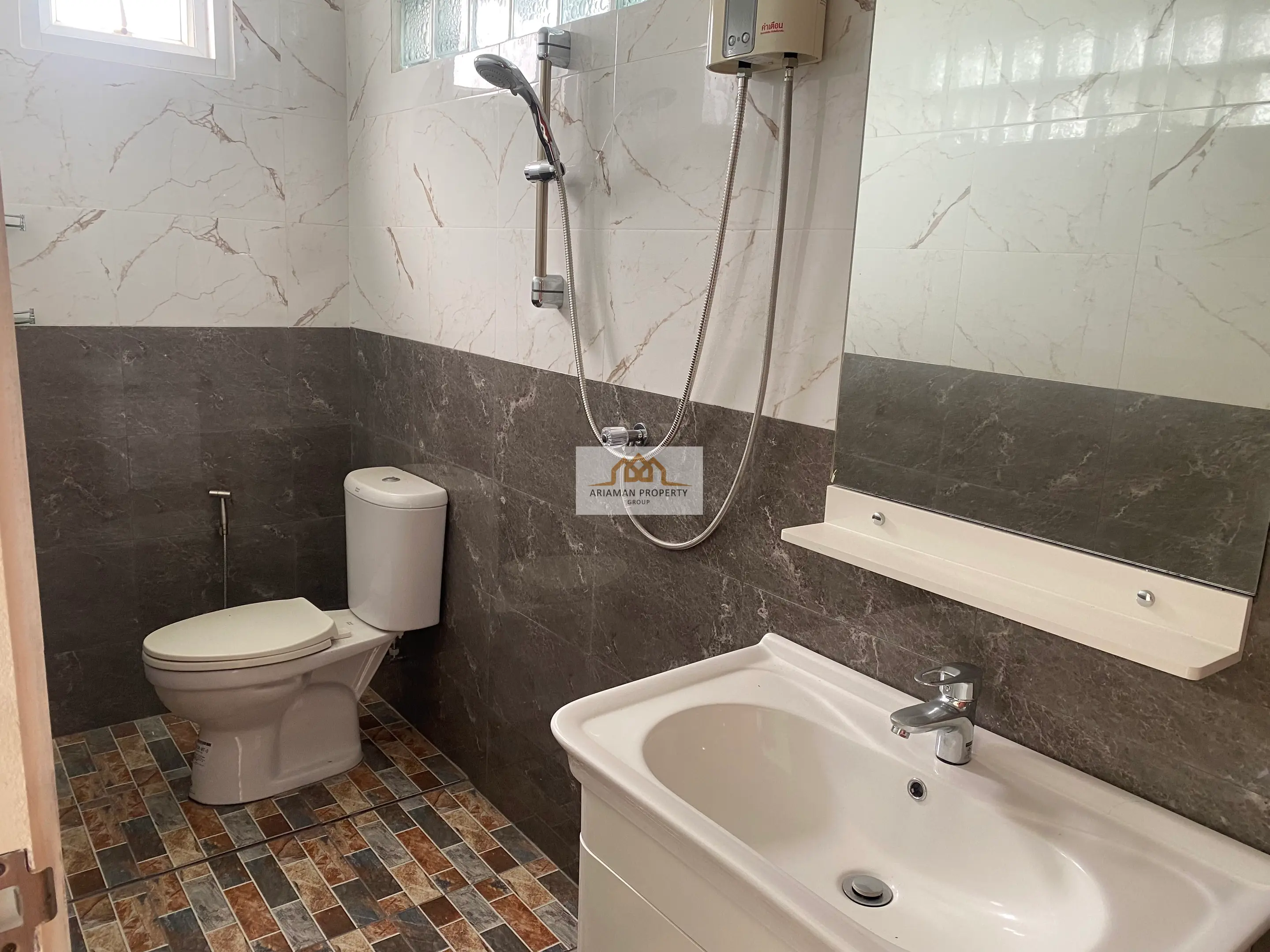 Bright and Practical 3-Storey Commercial Space/ Studio in Lamai, Ko Samui