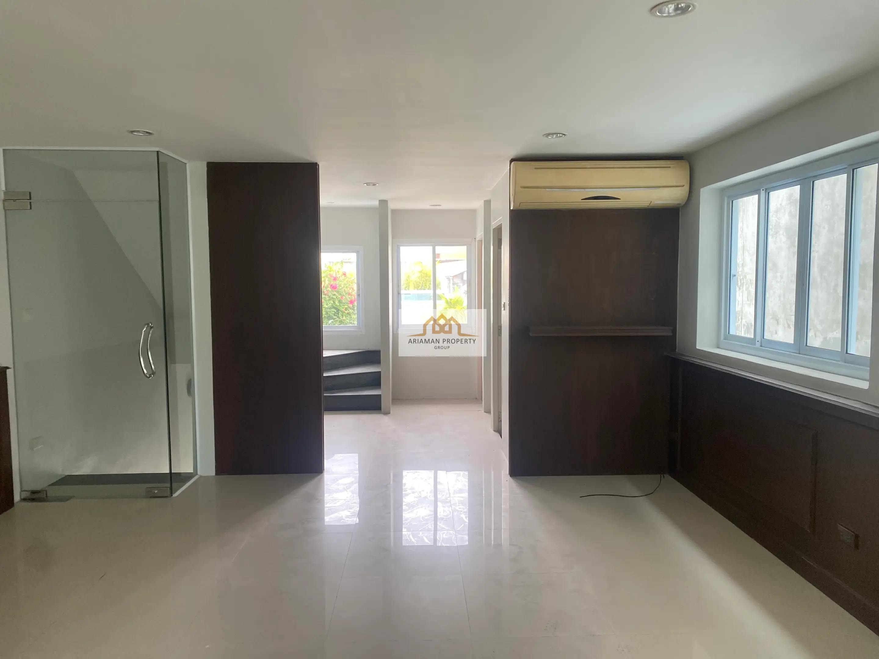 Bright and Practical 3-Storey Commercial Space/ Studio in Lamai, Ko Samui