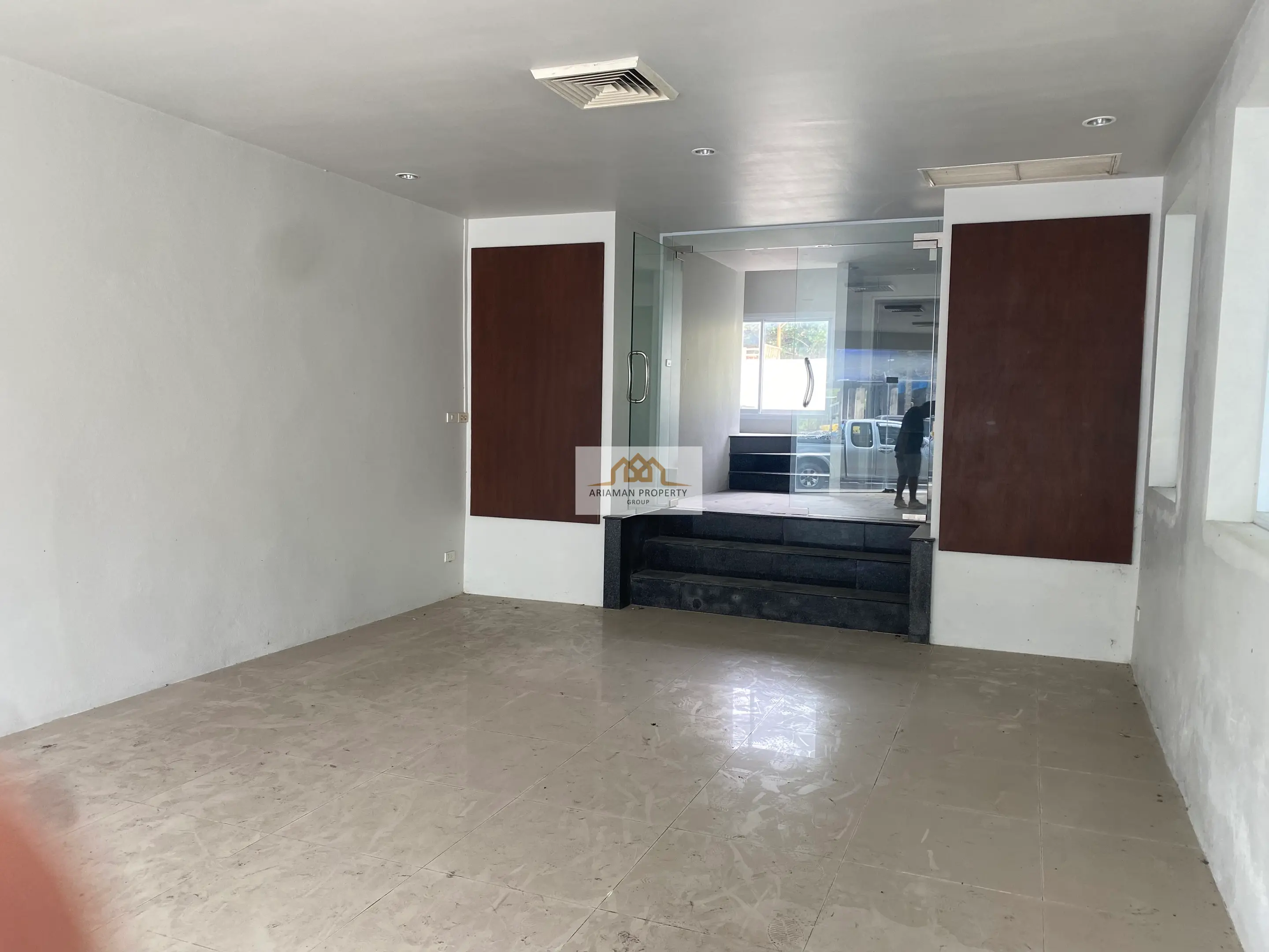 Bright and Practical 3-Storey Commercial Space/ Studio in Lamai, Ko Samui