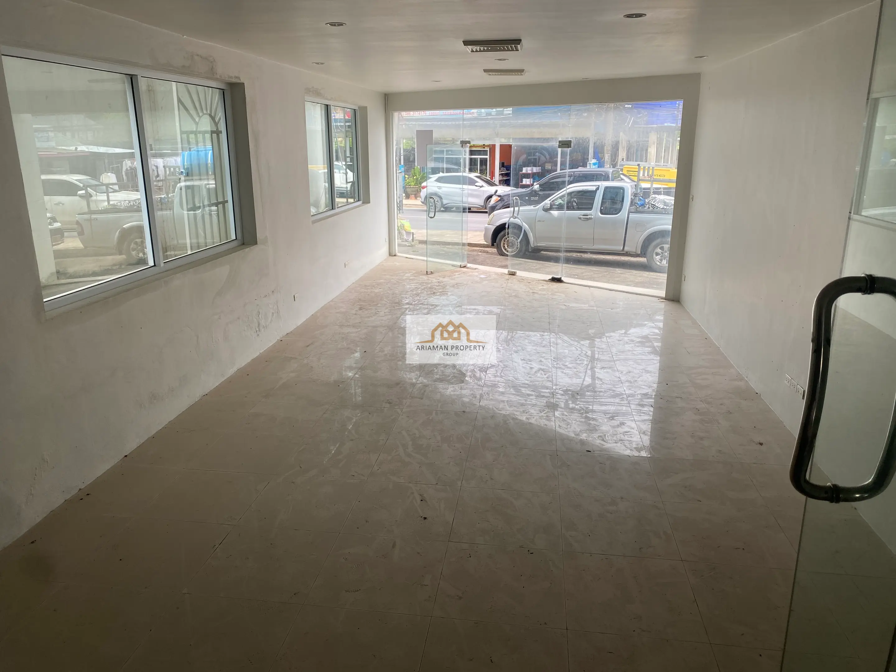 Bright and Practical 3-Storey Commercial Space/ Studio in Lamai, Ko Samui