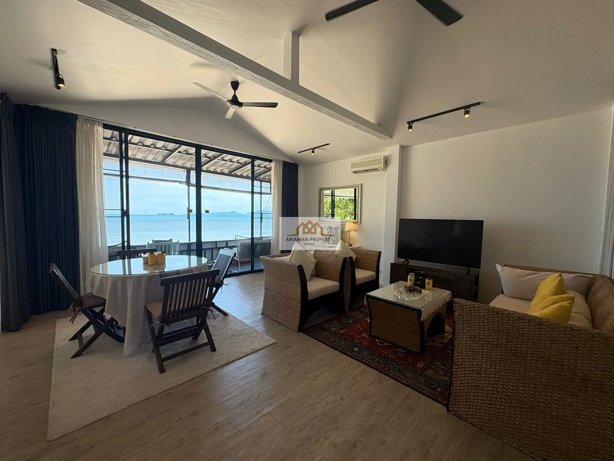 Cozy 1-Bedroom Beachfront Villa with Scenic Views in Bangpor