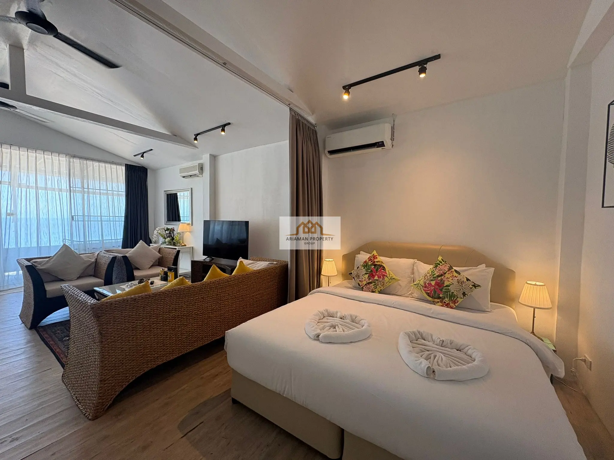 Cozy 1-Bedroom Beachfront Villa with Scenic Views in Bangpor