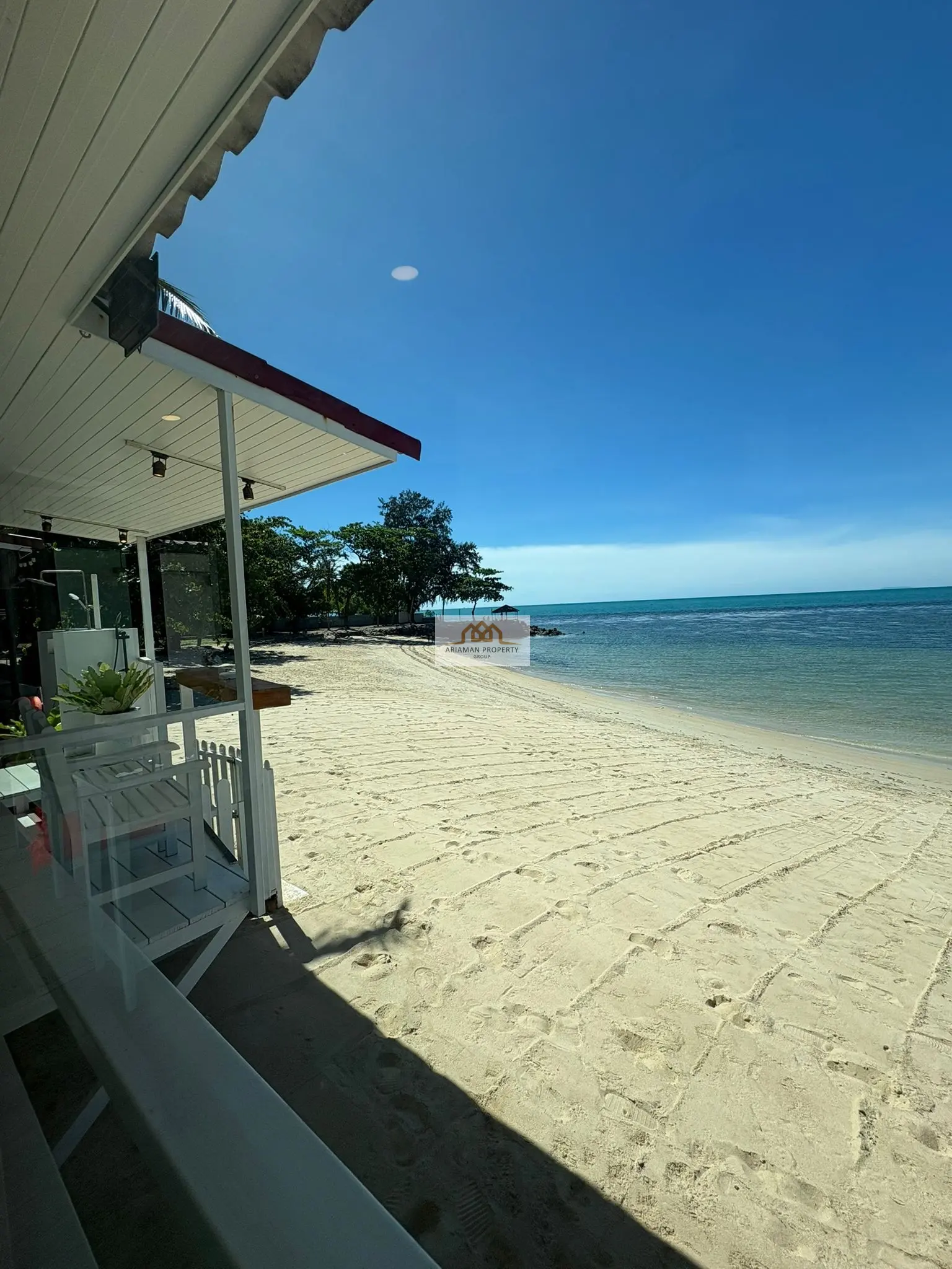 วิลล่าริมชายหาด 2 ห้องนอนที่มีเสน่ห์ในแม่น้ำ เกาะสมุย พร้อมวิวทะเลที่สวยงาม