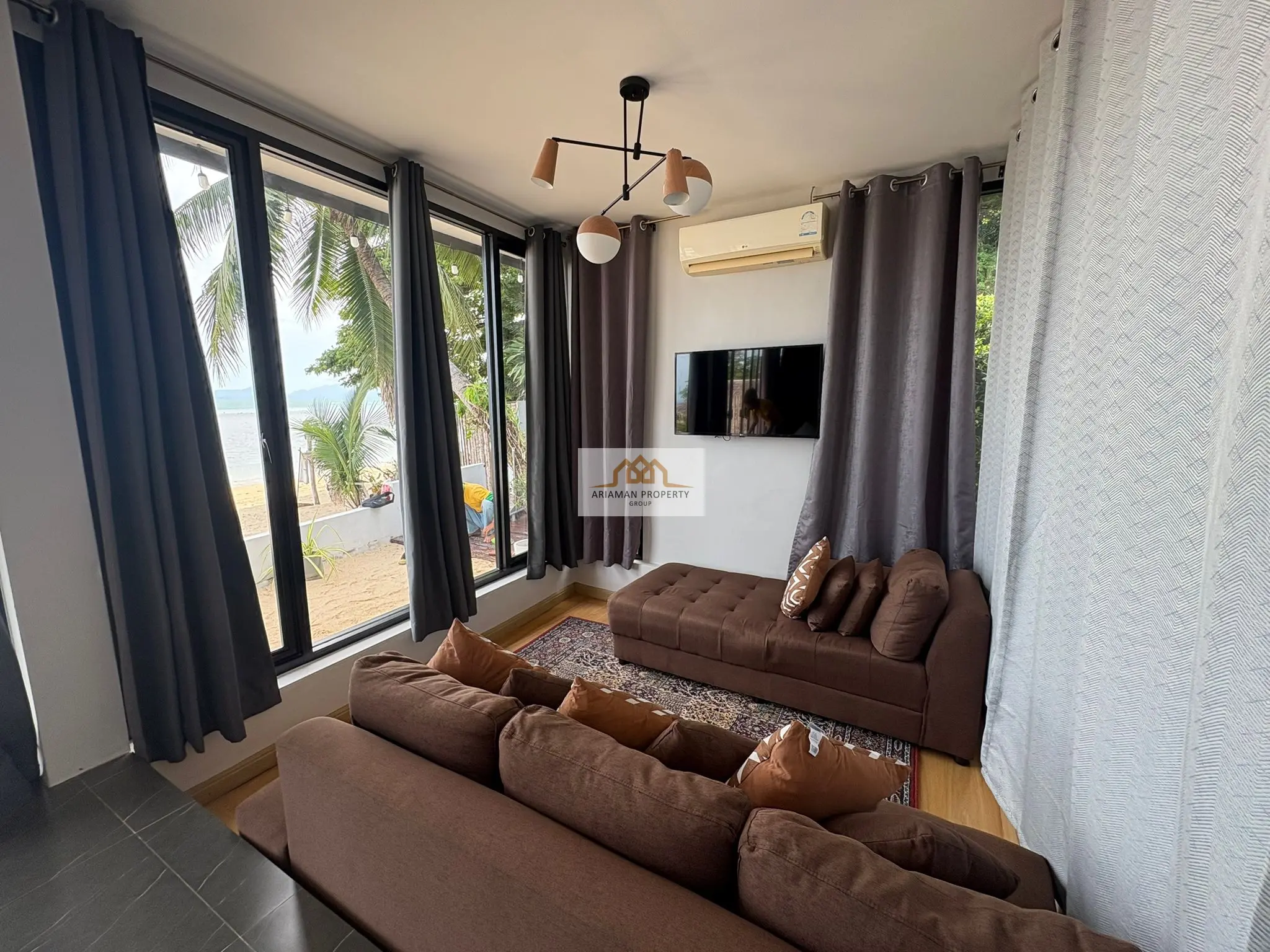 3 Bedorom Beachfront Villa with Direct Sand Access in Bangpor, Ko Samui