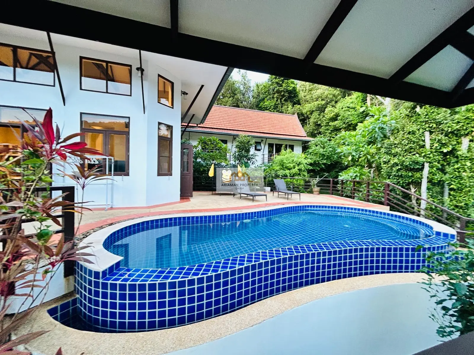 Spacious 4-Bedroom Villa with Curved Pool and Mountain Views in Bantai