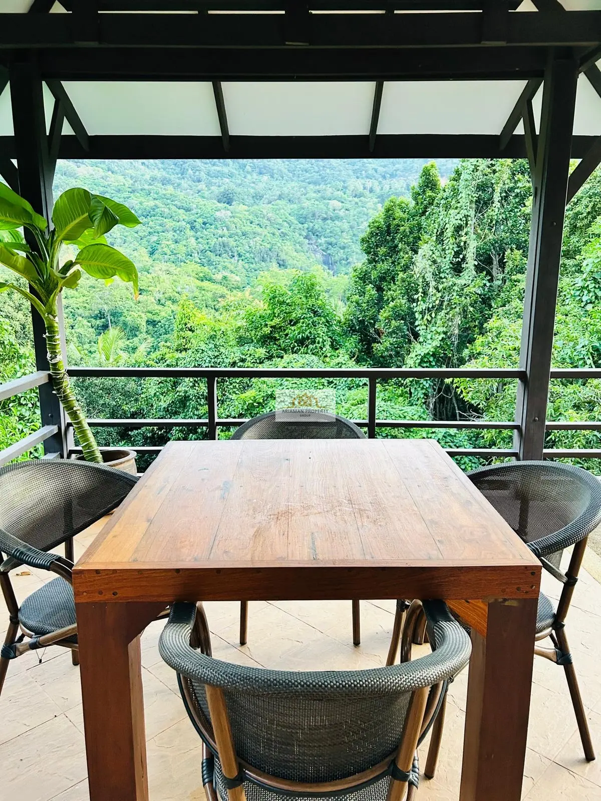 Spacious 4-Bedroom Villa with Curved Pool and Mountain Views in Bantai