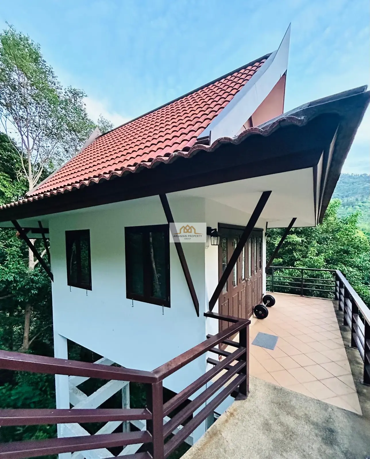 Spacious 4-Bedroom Villa with Curved Pool and Mountain Views in Bantai