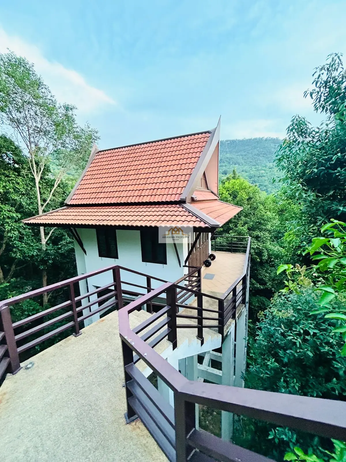 Spacious 4-Bedroom Villa with Curved Pool and Mountain Views in Bantai