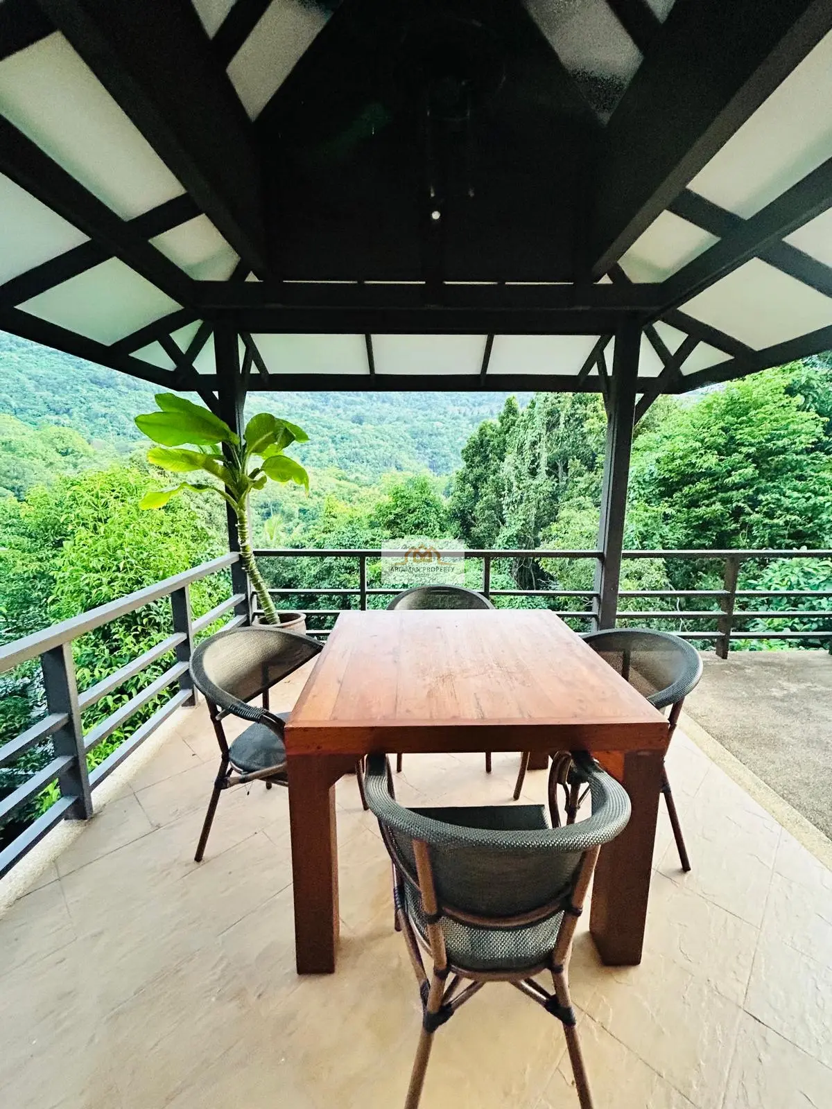 Spacious 4-Bedroom Villa with Curved Pool and Mountain Views in Bantai