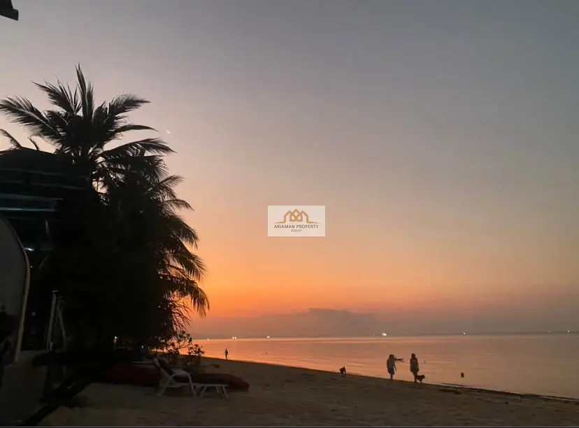 Beachside 2-Bedroom Villa with Private Pool and Beach Access in Bangpor