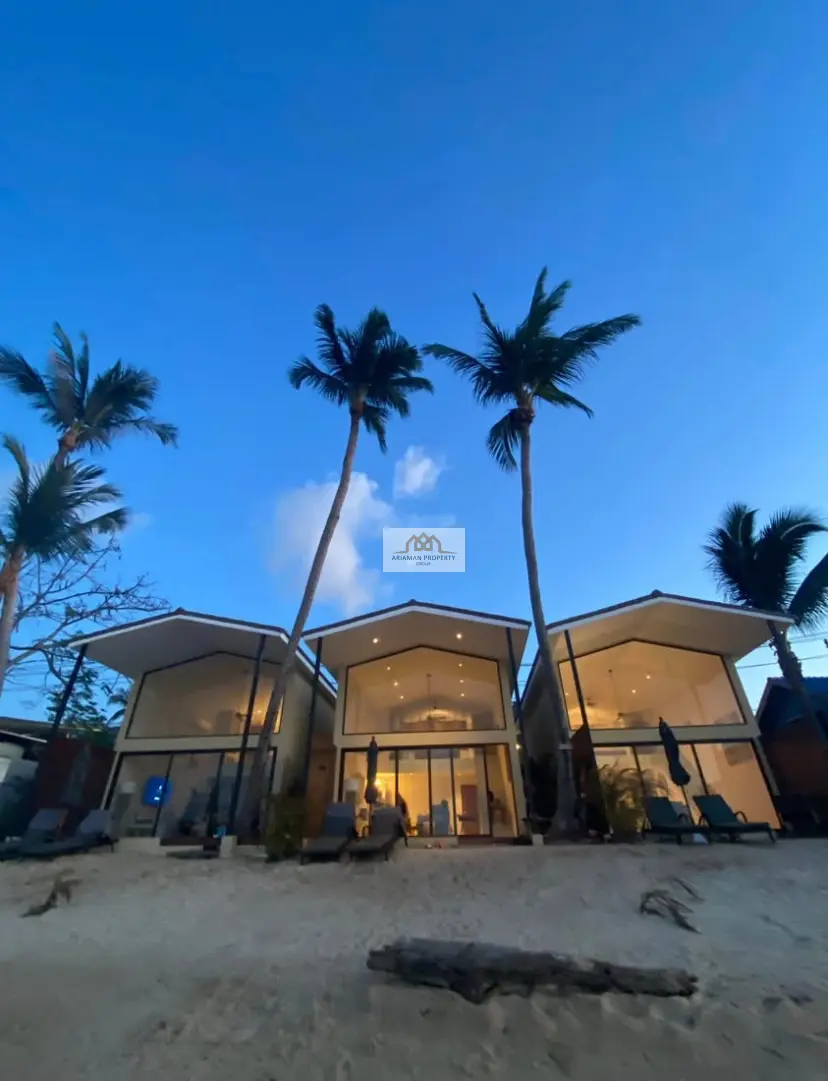 Beachside 2-Bedroom Villa with Private Pool and Beach Access in Bangpor